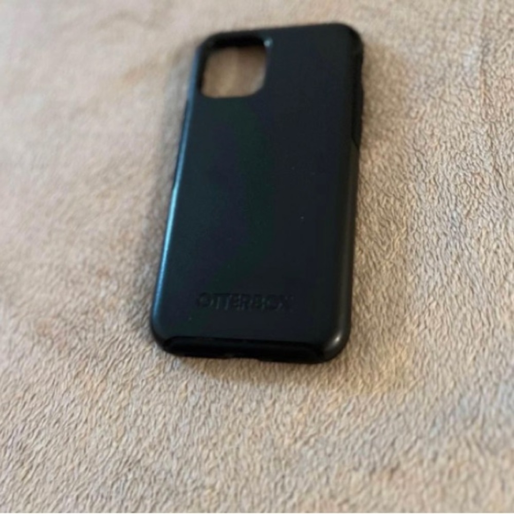 iPhone 11 Pro otter box case black